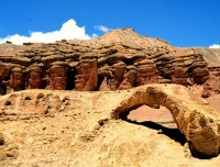 Red rock formation in Mustang