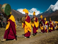 Monks performing puja during mani rimdu