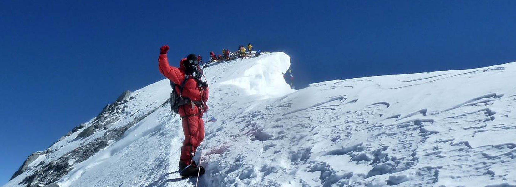 how much does it cost to climb mount everest